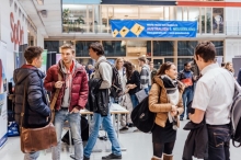 Foto:  obs/GOstralia!-GOzealand! GmbH
Studenten informieren sich in der Sparkassenakademie über Stduienmöglichkeiten in Australien oder Neuseeland / Down Under Messe 2018 - Studium, Karriere und Forschung in Australien und Neuseeland / Weiterer Text über ots und www.presseportal.de/nr/73610 / Die Verwendung dieses Bildes ist für redaktionelle Zwecke honorarfrei. Veröffentlichung bitte unter Quellenangabe: "obs/GOstralia!-GOzealand! GmbH"