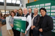 Foto:  obs/Provinzial Rheinland Versicherungen/Rainer Hotz
Verleihung des 8. Rheinischen Provinzial Preises an Guido Cantz. (v.l.n.r.): Sanem Kleff, Vorsitzende des Vereins "Aktion Courage"; Patric Fedlmeier, Vorstandsvorsitzender der Provinzial Rheinland; Ulrike Lubek, Direktorin des Landschaftsverbandes Rheinland; Guido Cantz; Michael Breuer, Präsident des Rheinischen Sparkassen- und Giroverbands; Elisabeth Rehmann, stv. Bürgermeisterin der Stadt Pulheim; Armin Hellmich, Schulleiter LVR Donatusschule. Weiterer Text über ots und www.presseportal.de/nr/66762 / Die Verwendung dieses Bildes ist für redaktionelle Zwecke honorarfrei. Veröffentlichung bitte unter Quellenangabe: "obs/Provinzial Rheinland Versicherungen/Rainer Hotz"