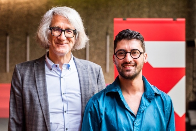Foto: obs/3sat/ZDF/Jule Roehr
Johannes Dicke, Ersan Mondtag Weiterer Text über ots und www.presseportal.de/nr/6348 / Die Verwendung dieses Bildes ist für redaktionelle Zwecke honorarfrei. Veröffentlichung bitte unter Quellenangabe: "obs/3sat/ZDF/Jule Roehr"