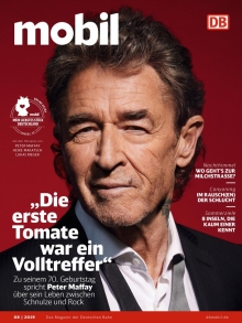 Foto:  obs/DB MOBIL/Markus Burke
"Die erste Tomate war ein Volltreffer": Im Titelinterview mit DB MOBIL spricht Peter Maffay über Höhepunkte und Tiefschläge in seinem Leben zwischen Schnulze und Rock / "Markus Burke exklusiv für DB MOBIL 8/2019