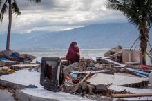 Foto:  obs/Aktion Deutschland Hilft e.V./Islamic Relief/Indonesien
Ein Jahr nach der Erdbebenserie und dem Tsunami auf der indonesischen Insel Sulawesi ist es noch immer ein langer Weg, bis sich die Menschen von den Folgen der verheerenden Katastrophe erholen können. Weiterer Text über ots und www.presseportal.de/nr/50116 / Die Verwendung dieses Bildes ist für redaktionelle Zwecke honorarfrei. Veröffentlichung bitte unter Quellenangabe: "obs/Aktion Deutschland Hilft e.V./Islamic Relief/Indonesien"