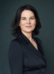 In ihrer Funktion als Bundesministerin des Auswärtigen übernimmt Annalena Baerbock am 10. November 2022 den Vorsitz des Kuratoriums von "Aktion Deutschland Hilft". / Weiterer Text über ots und www.presseportal.de/nr/50116 / Die Verwendung dieses Bildes für redaktionelle Zwecke ist unter Beachtung aller mitgeteilten Nutzungsbedingungen zulässig und dann auch honorarfrei. Veröffentlichung ausschließlich mit Bildrechte-Hinweis.