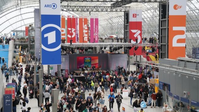 ARD, ZDF und 3sat mit gemeinsamer Literarturbühne auf der Leipziger Buchmesse / Weiterer Text über ots und www.presseportal.de/nr/29876 / Die Verwendung dieses Bildes für redaktionelle Zwecke ist unter Beachtung aller mitgeteilten Nutzungsbedingungen zulässig und dann auch honorarfrei. Veröffentlichung ausschließlich mit Bildrechte-Hinweis.