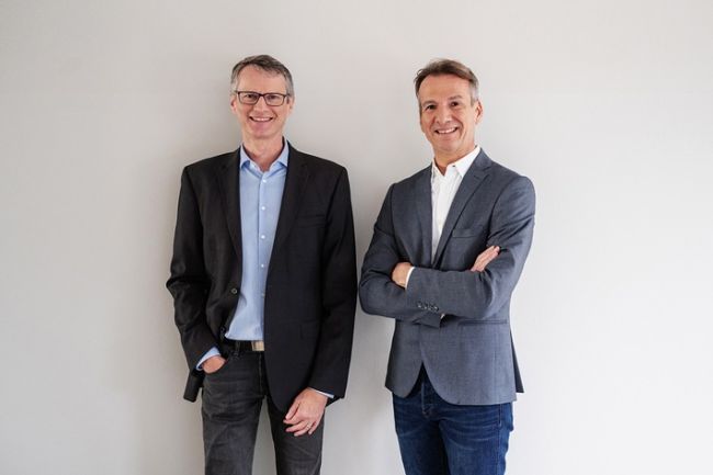 Detlef Zell und Michel Billon, CEOs der Hanseatic Bank, verkünden das Geschäftsergebnis 2024. / Weiterer Text über ots und www.presseportal.de/nr/101624 / Die Verwendung dieses Bildes für redaktionelle Zwecke ist unter Beachtung aller mitgeteilten Nutzungsbedingungen zulässig und dann auch honorarfrei. Veröffentlichung ausschließlich mit Bildrechte-Hinweis.