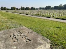 Soldatenfriedhof in Zgorzelec_3430 Tote / Weiterer Text über ots und www.presseportal.de/nr/7880 / Die Verwendung dieses Bildes für redaktionelle Zwecke ist unter Beachtung aller mitgeteilten Nutzungsbedingungen zulässig und dann auch honorarfrei. Veröffentlichung ausschließlich mit Bildrechte-Hinweis.