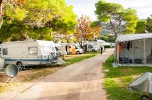 Gut abgesichert mit dem Camper in den Urlaub / Weiterer Text über ots und www.presseportal.de/nr/6340 / Die Verwendung dieses Bildes für redaktionelle Zwecke ist unter Beachtung aller mitgeteilten Nutzungsbedingungen zulässig und dann auch honorarfrei. Veröffentlichung ausschließlich mit Bildrechte-Hinweis.