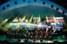 Curtis Stigers und die SWR Big Band - große Musik und großes Entertainment.
© SWR/Julia Kesch, honorarfrei - Verwendung gemäß der AGB im engen inhaltlichen, redaktionellen Zusammenhang mit genannter SWR-Sendung und bei Nennung "Bild: SWR/Julia Kesch